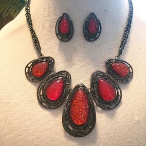 Womans Chunky Necklace and Earings Set